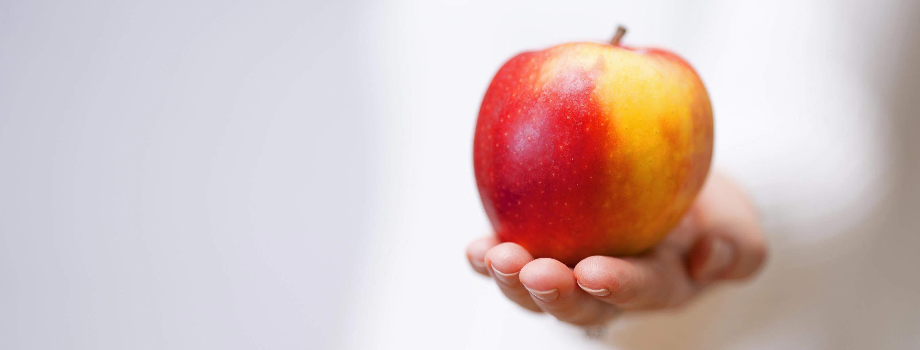 Apfel in Hand